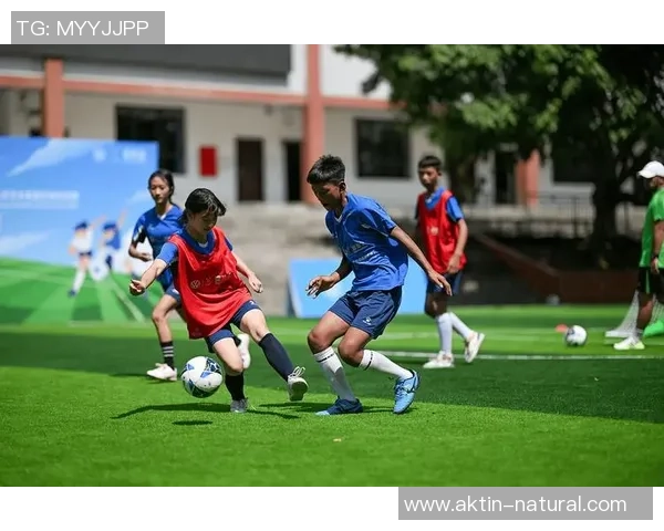 带娃足球乐趣多亲子互动培养孩子运动兴趣与团队精神