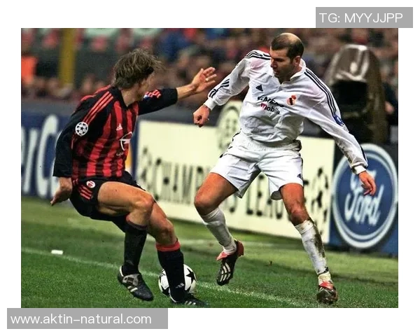 足球前腰图解析与战术应用探讨助你提升比赛观赏与理解能力